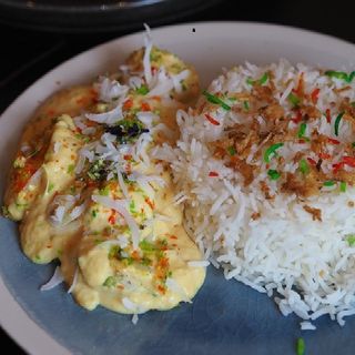 Chicken korma and arroz