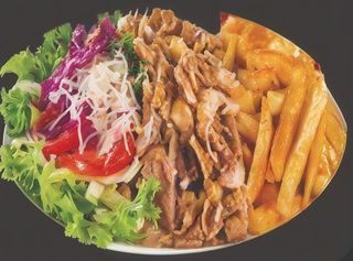 Menú Plato De Carne Con Patatas Y Ensalada