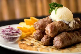 Ćevapi na giros piti