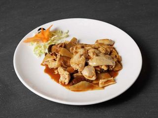 Pollo con bambù e funghi