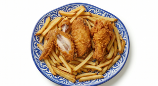 Alitas De Pollo Fritas (3 Uds.) Con Patatas Fritas