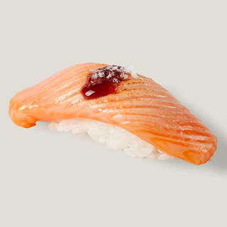 NIGIRI DE SALMÓN TATAKI