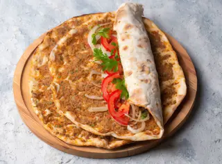 Lahmacum Con Queso