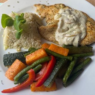 Filete De Pollo En Salsa Con Champiñones