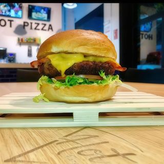 Menú. Arándanos burger + patatas + bebida