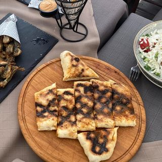 Домашна пърленка с масло и шарена сол 