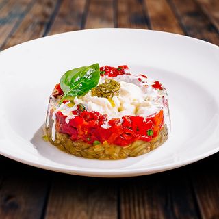 Vinete afumate cu ardei copti si stracciatella 