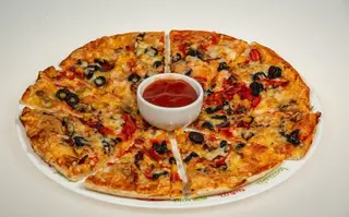 Pizza de post vegetariana (fara mozzarella )