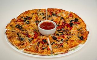 Pizza de post vegetariana (fara mozzarella )