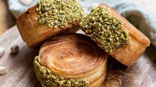 Rolls z kremem pistacjowym