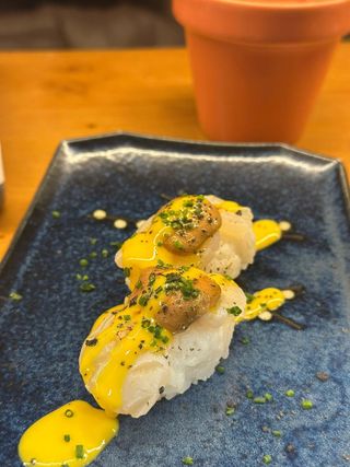 Niguiri de vieira con foie