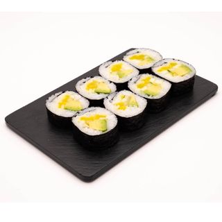 uramaki vegetal con aguacate, pepino, nabo, bandeja (6 uds.)
