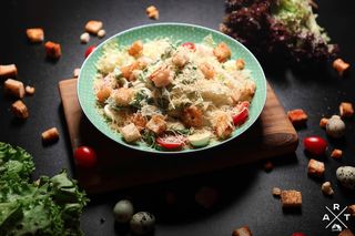 Салат "Цезарь" с креветками (270 гр.)