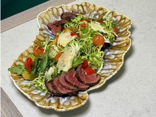 Салат з телятиною та запеченою картоплею (330g)