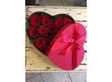 Кутия сърце с 9 червени рози
