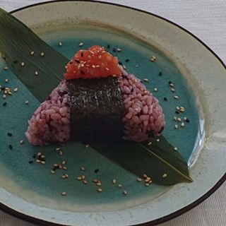 G23 Onigiri balck spicy tonno