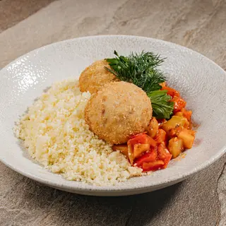 Котлета куряча з кус кусом та тушкованими овочами (300/140г)