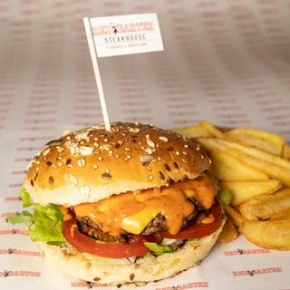 Las Vegas Chipotle Burger + Patatas