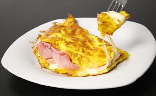 105 Omelette con prosciutto