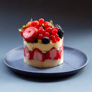 ხილის დესერტი მოხარშული კრემით