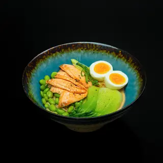 RAMEN Z ŁOSOSIEM