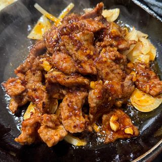 Ternera Con Salsa De Ajos Picante A La Plancha