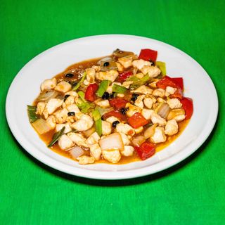 Pollo con semi di soia neri