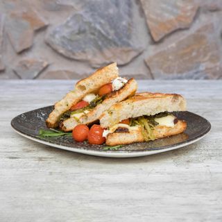 FOCACCIA SALCHICHA Y FRIARIELLI