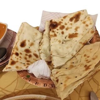 naan con coco dulce de almendras y cerezas
