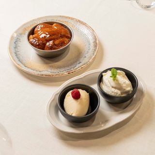 Baba al ron con chantilly y crema helada de vainilla Bourbon (Para 2)