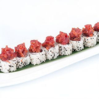 Uramaki spicy tuna deluxe