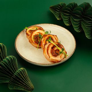 Рулет з індички з беконом