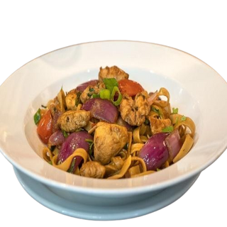 Tagliatelle saltado criollo de pollo