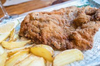 Milanesa De Pollo (con papas fritas)