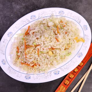 38. Пържен ориз със зеленчуци и яйце (800г)