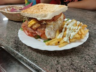 Sándwich Pio Pio