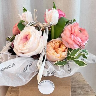 Mini Bolsa con Jarrón de flores frescas de Temporada