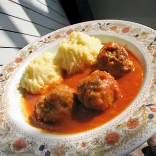 Ćufte u sosu ručak