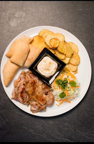 Ceafa de porc cu cartofi prajiti 500g