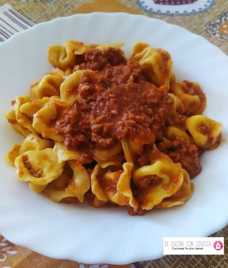 Tortelloni ripieni di ricotta e spinaci al Ragù Bolognese