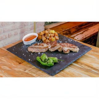 Presa con patatas y pimientos de Padrón (plato)
