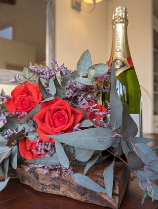 Pack Ramo De 5 Rosas + Cava Anna De Codorníu