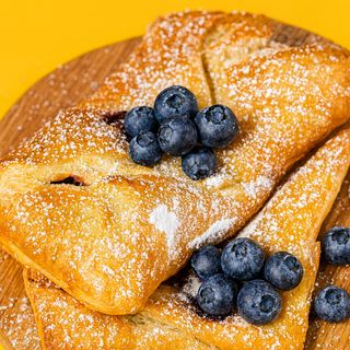 Слойка з чорницею  (220 г)