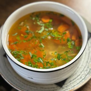 Supa de fazan cu taitei de casa si ou de prepelita