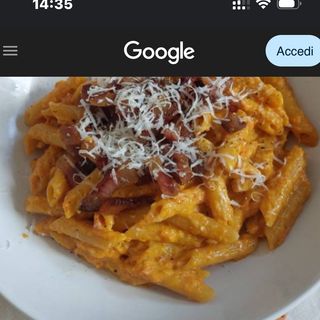 Crema di peperoni pinoli guanciale 