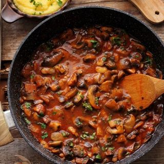 Tocăniţă de ciuperci cu mămăliguţă