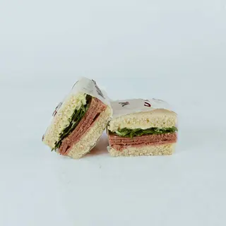 Sándwich de Pastrami, Rúcula y Mostaza