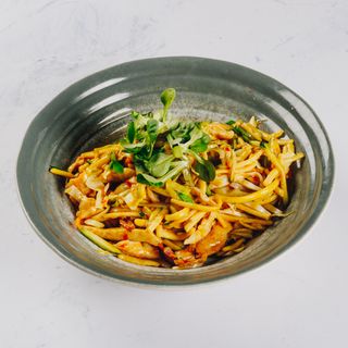 Piletina s tjesteninom i povrćem u woku