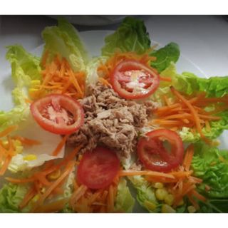 Ración De Ensalada Verde Con Atún