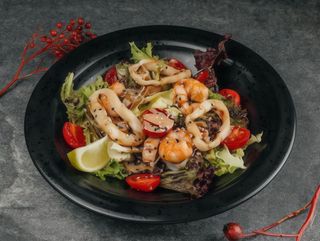 Салат теплий з морепродуктами (285g)